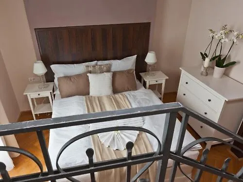 Prague Holiday Apartments 4*,